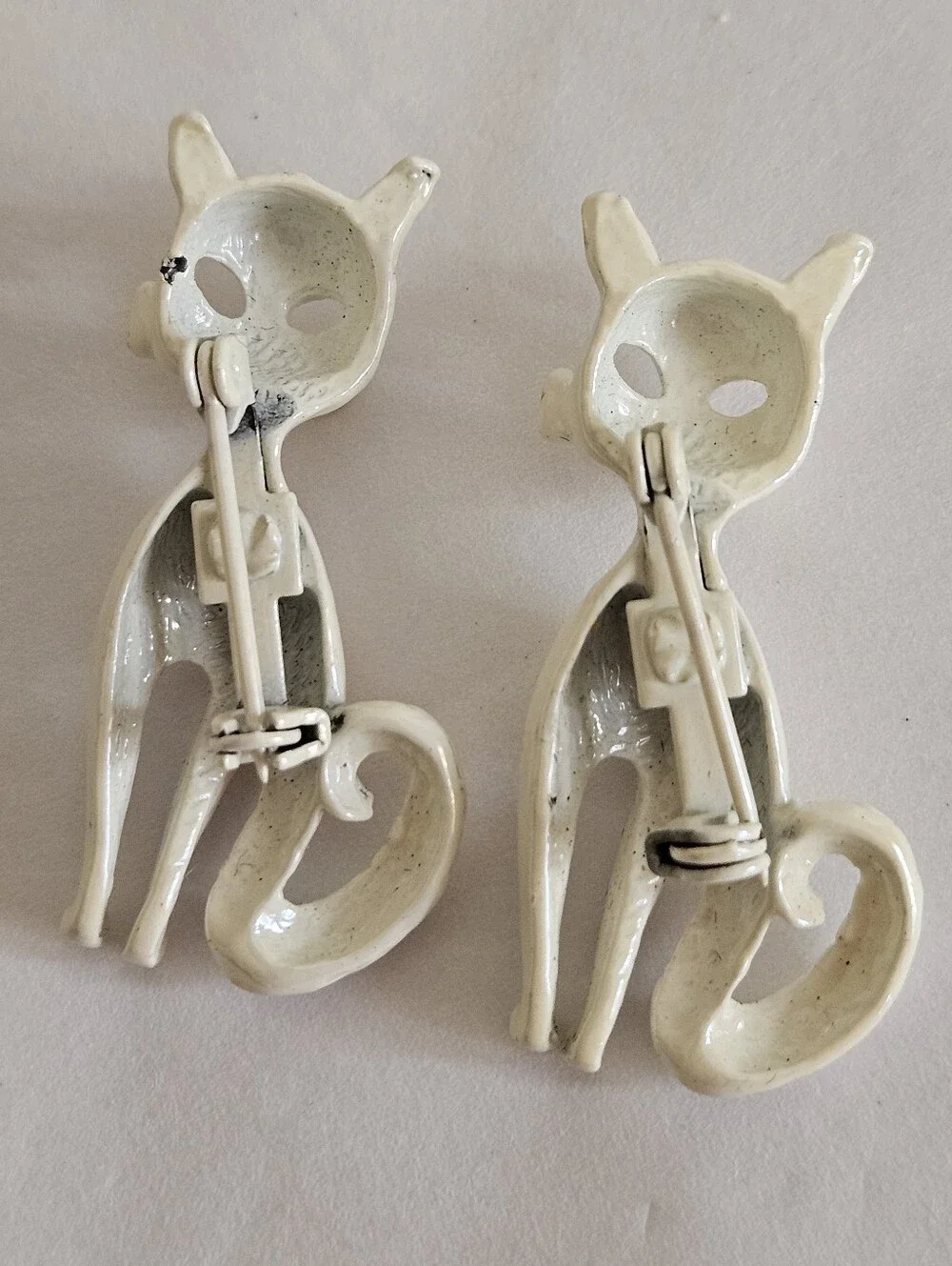 Vintage MCM Iridescent White Enamel Cat Brooch Pin Pair 1970s Scatter Set 1.5